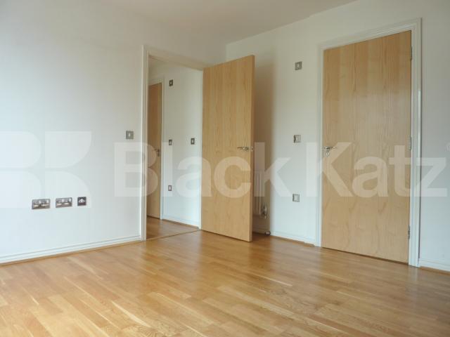 			AMAZING 2 BED 2 BATH IN THE HEART OF CAMDEN!, 2 Bedroom, 1 bath, 1 reception Flat			 Lockhouse, Oval Road, CAMDEN